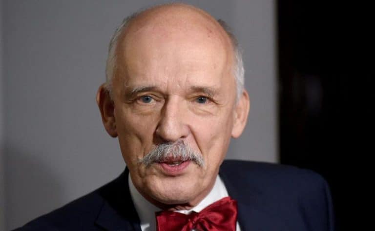 Korwin-Mikke spowodował kolizję, prowadząc samochód bez uprawnień? Polityk odpowiada: „Nie wiem czy to jest ważne…”