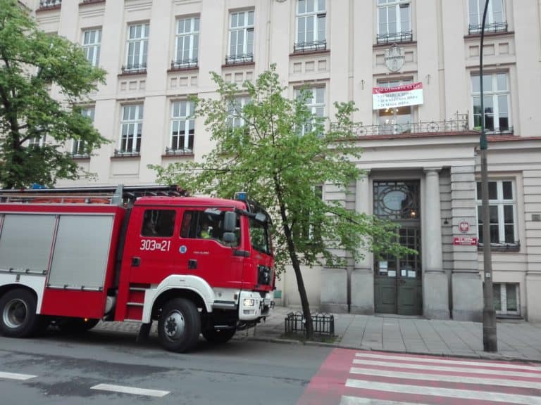Alarmy bombowe przed maturami miały miejsce w 122 szkołach