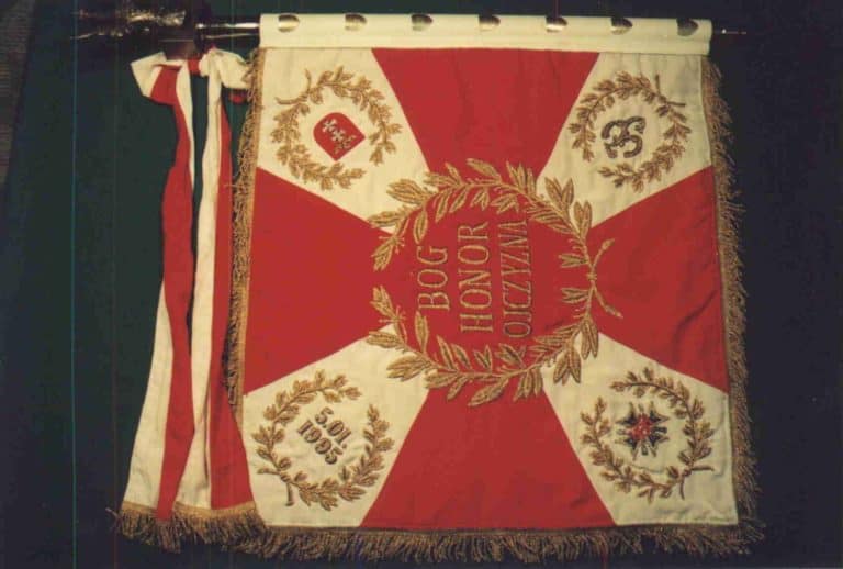 MON przywrócił dewizę „Bóg Honor Ojczyzna” w Wytycznych w sprawie kształtowania dyscypliny wojskowej