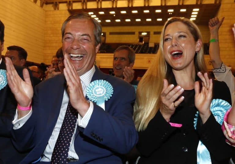 To już oficjalnie: zdecydowane zwycięstwo Partii Brexitu w Wielkiej Brytanii