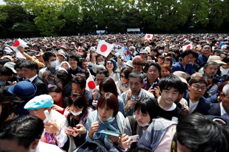 Ponad 140 tys. Japończyków słuchało pierwszych wystąpień cesarza Naruhito