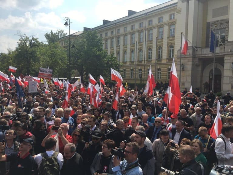 Tysiące ludzi na marszu przeciw roszczeniom żydowskim