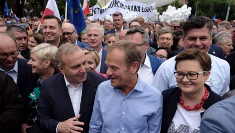 „Małżeństwa, adopcje i prawa LGBT” i klapa frekwencyjna na marszu z udziałem Donalda Tuska