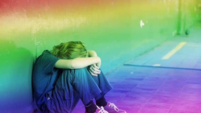 Handel hormonami, pornografia dziecięca i feminizowanie chłopców na grupie transaktywistów