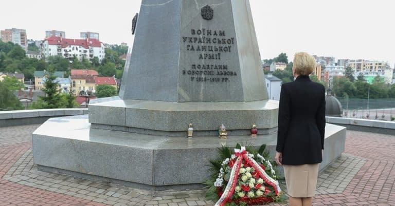 Małżonka prezydenta Dudy oddała hołd Ukraińcom walczącym z Polakami