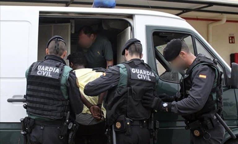 W Hiszpanii nielegalni imigranci wdarli się do portu i wszczęli zamieszki