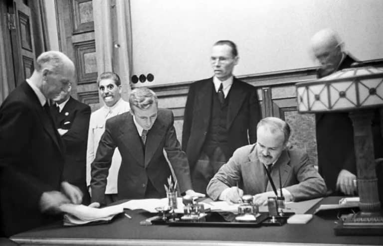 Rosjanie opublikowali skany sowieckich dokumentów Paktu Ribbentrop-Mołotow