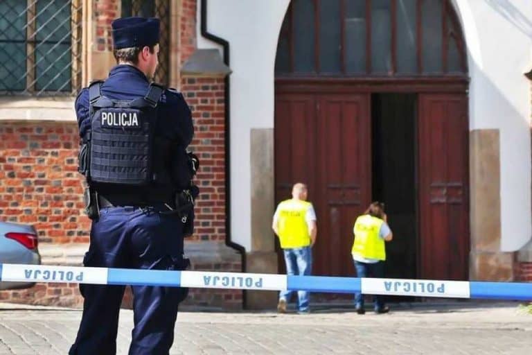 Areszt dla mężczyzny, który ugodził nożem księdza