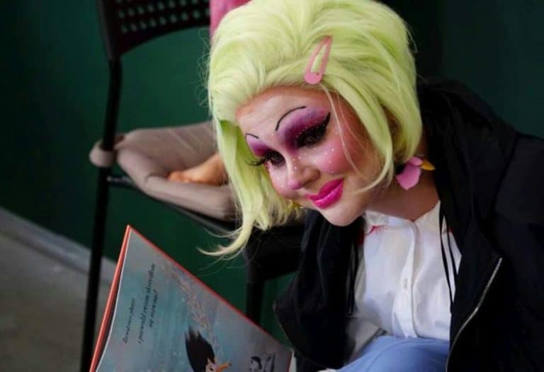 Wrażenia po spotkaniu dzieci z drag queen w Poznaniu: „Nie chciałem tutaj przychodzić, mama mnie zmusiła”