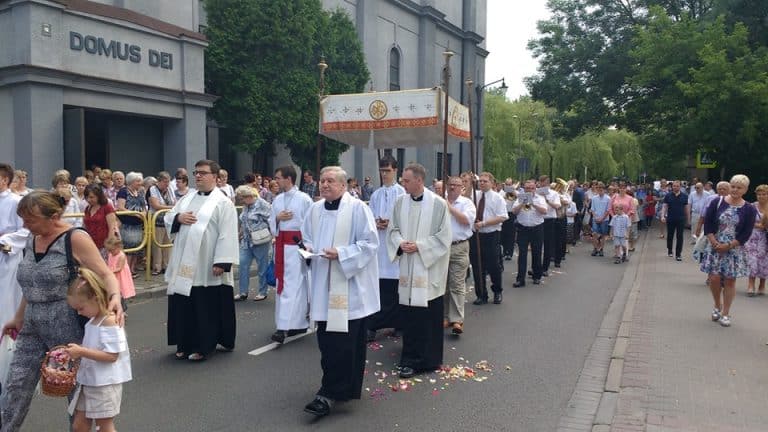Oddaliśmy cześć Chrystusowi, obecnemu w Najświętszym Sakramencie