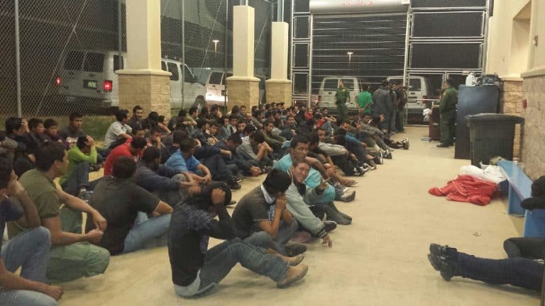 Trump zapowiedział rozpoczęcie w przyszłym tygodniu „usuwania” milionów nielegalnych imigrantów