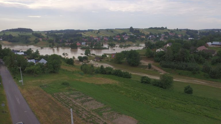 Wierzchowiska zalane po ulewie, do walki z wielką wodą skierowano żołnierzy WOT