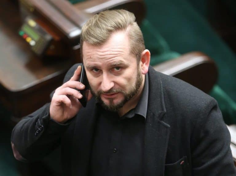 Poseł Liroy-Marzec postanowił interweniować w sprawie ucznia szykanowanego za sprzeciw wobec gloryfikacji Bandery