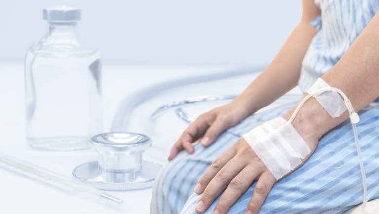 USA: Matka ogoliła córce głowę by przekonać innych, że ta jest chora na raka