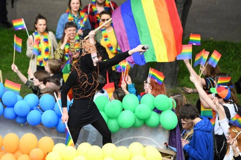 Według badań poparcie wśród młodych Amerykanów dla środowisk LGBT maleje