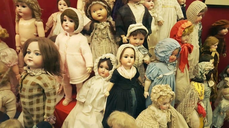 Kobieta-lalka, czyli ideał „na siłę”