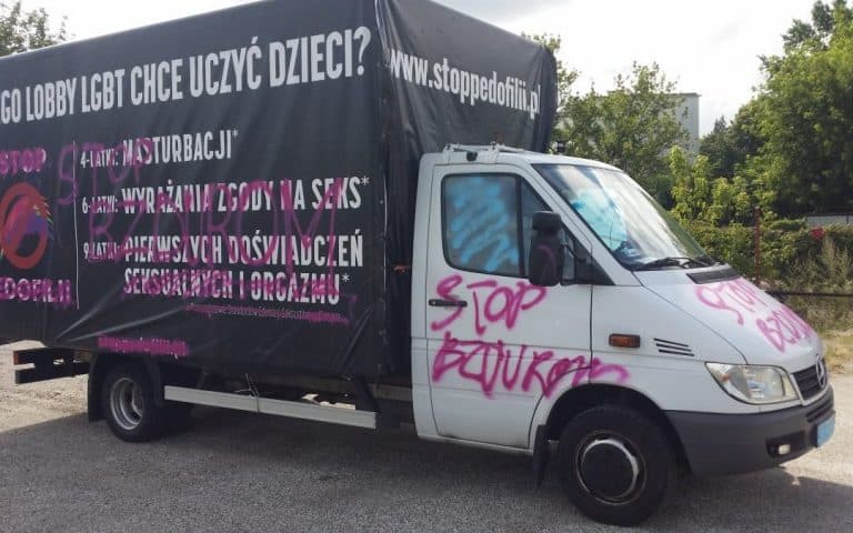 Samochód Fundacji Pro-Prawo do życia, którego użyto podczas pikiety pod sklepem IKEA, został zdewastowany