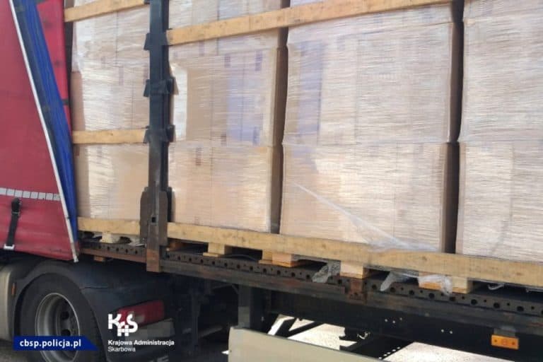 Służby przejęły transport ogromnej ilości papierosów
