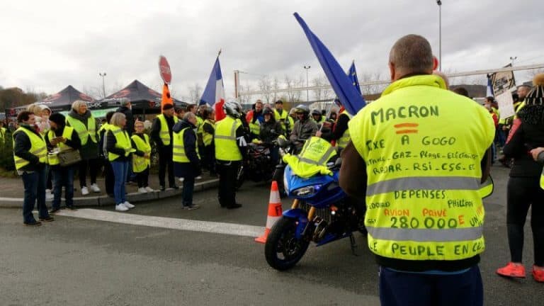 Żółte kamizelki chcą powrócić na ulice francuskich miast