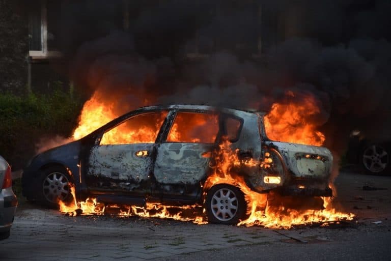 W Przyborowie Ukrainiec podpalił dwa samochody