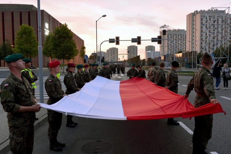 Większość Polaków uważa, że organizowanie defilad wojskowych również poza Warszawą to dobry pomysł
