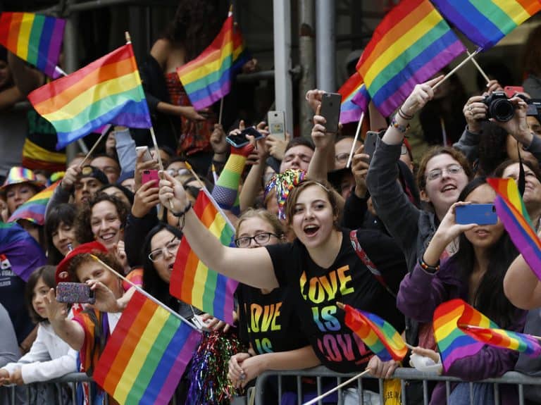 Środowiska LGBT chcą narzucić cenzurę dot. dyskusji nad posiadaniem dzieci przez pary lesbijskie