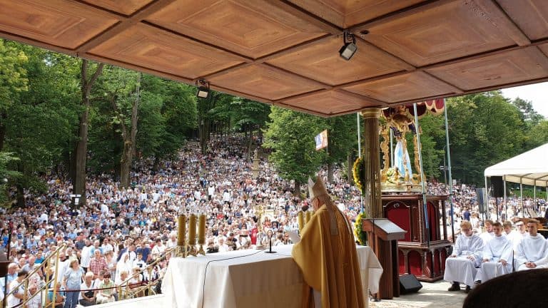 Prawie 80 tys. pielgrzymów przybyło na dzisiejsze uroczystości do Kalwarii Zebrzydowskiej