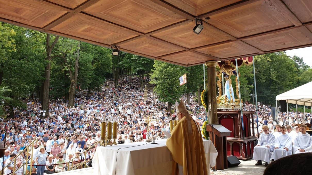 Prawie 80 tys. pielgrzymów przybyło na dzisiejsze uroczystości do Kalwarii Zebrzydowskiej