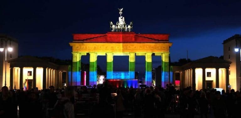 Prawie 7 % Niemców deklaruje swoją przynależność do środowisk LGBT