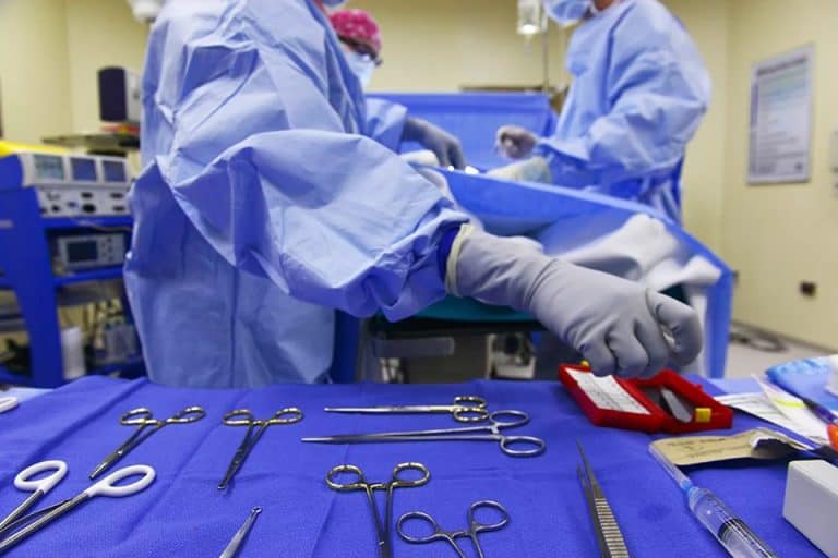 Ojciec zmarłej w Turcji młodej Rosjanki uważa, że jego córce wycięto organy