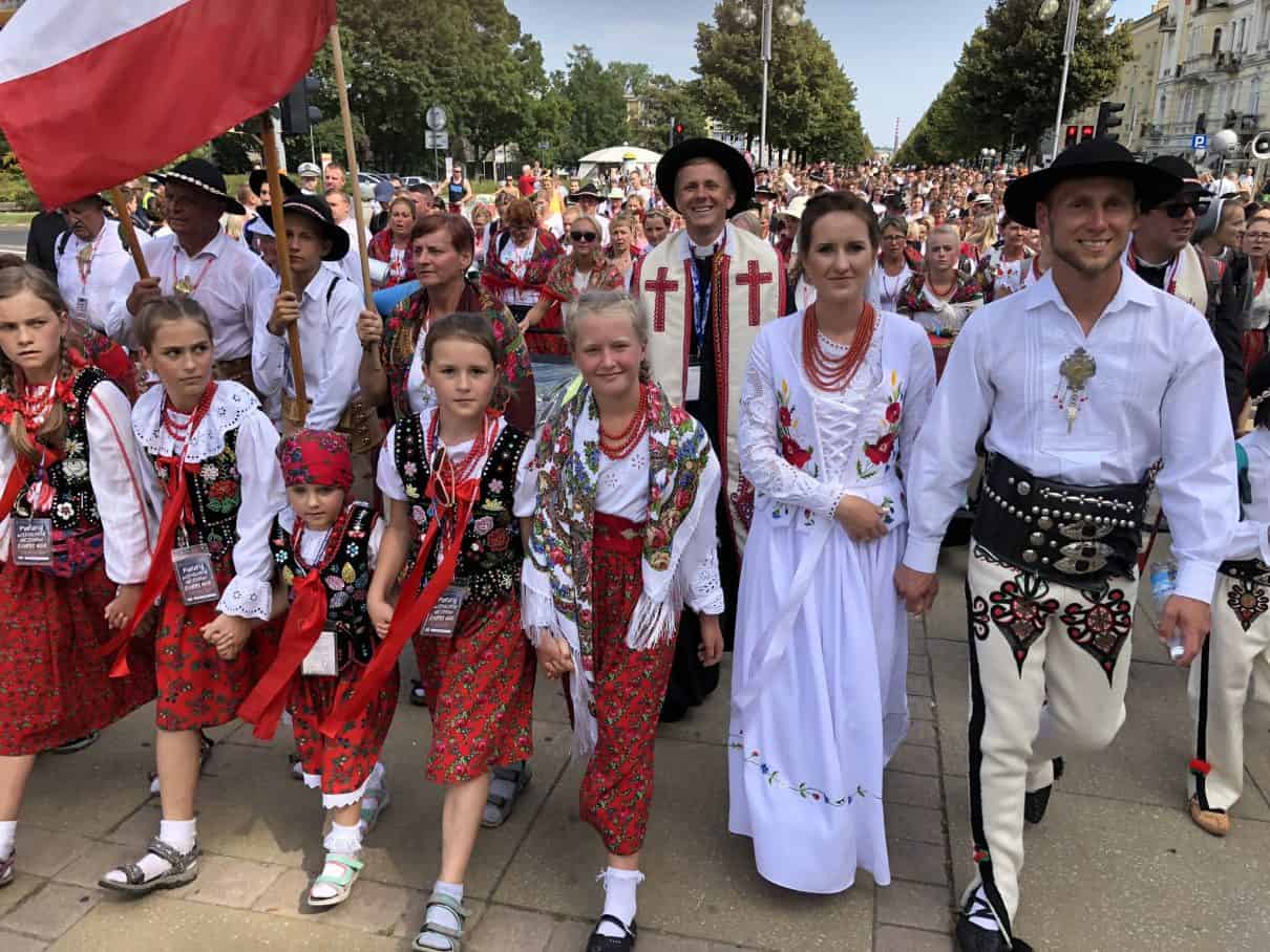 Pieszo, na rowerach i biegiem – trwa drugi szczyt pielgrzymkowy