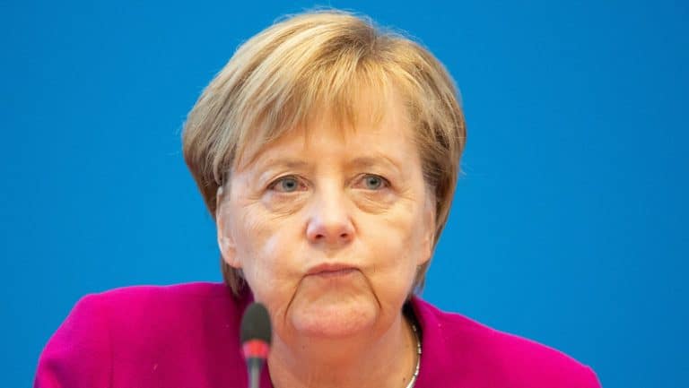Protestujący mieszkańcy Hong Kongu wzywają na pomoc… Angelę Merkel…