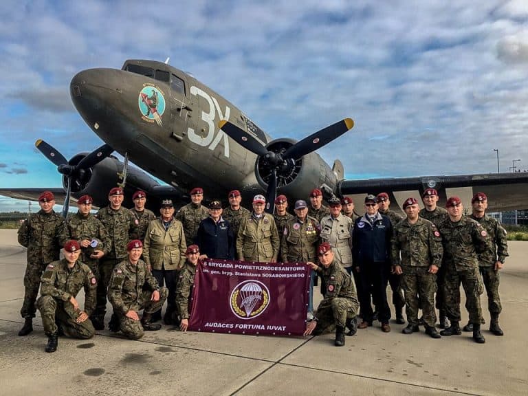 Polscy spadochroniarze na obchodach 75. rocznicy operacji desantowej pod Arnhem