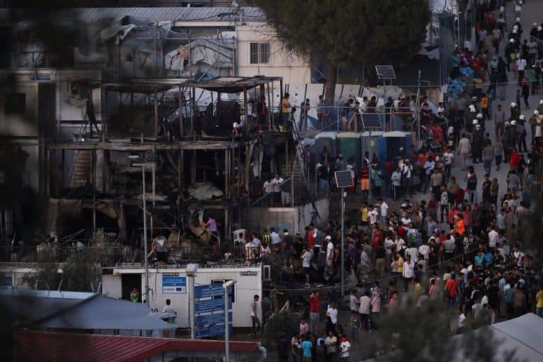 Krwawe starcia imigrantów z policją na greckiej wyspie Lesbos