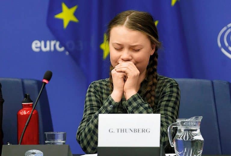 Okazuje się, że Greta Thunberg bez pomocy nie potrafi odpowiedzieć na najprostsze pytania (VIDEO)