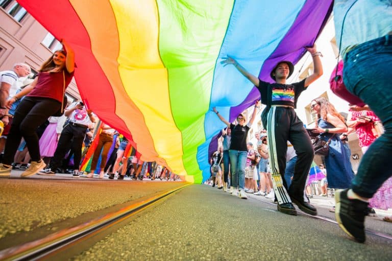 Francuskie władze chcą karać za nakłanianie homoseksualistów do życia w czystości….