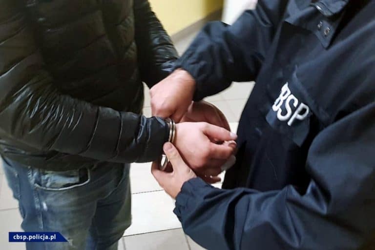 39 podejrzanych w sprawie grupy zajmującej się kradzieżami luksusowych samochodów