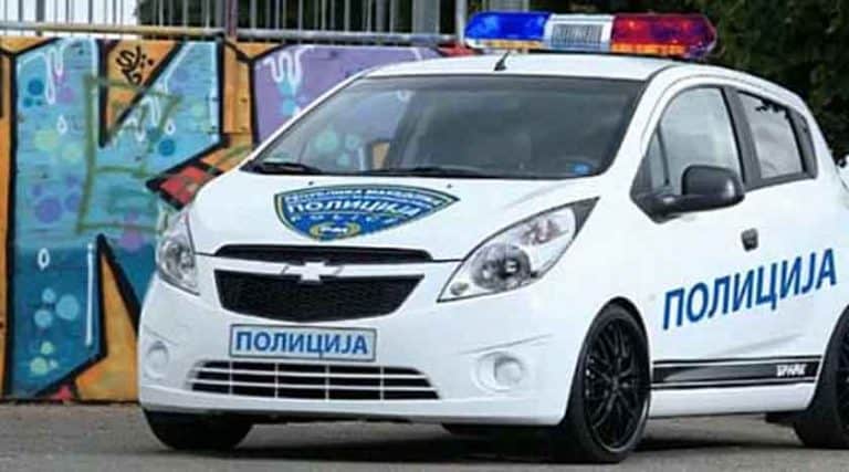Policja w Macedonii Północnej znalazła 43 migrantów w porzuconym minibusie