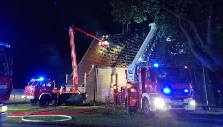 Strażacy uratowali płonący gotycki kościół z XIV wieku