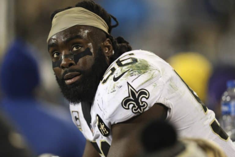 NFL ukarał zawodnika za noszenie chustki z napisem „Sługa Boga”…