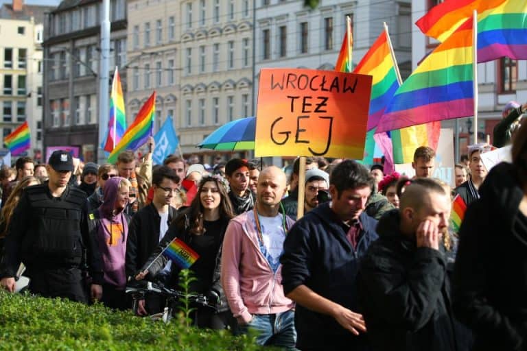 Mając przy sobie noże i krzycząc „Allahu akbar”, ruszył w kierunku uczestników tzw. marszu równości we Wrocławiu