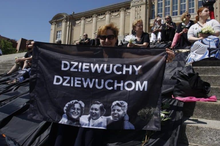 Feministki zaatakowały prof. Chazana podczas seansu filmu „Nieplanowane”
