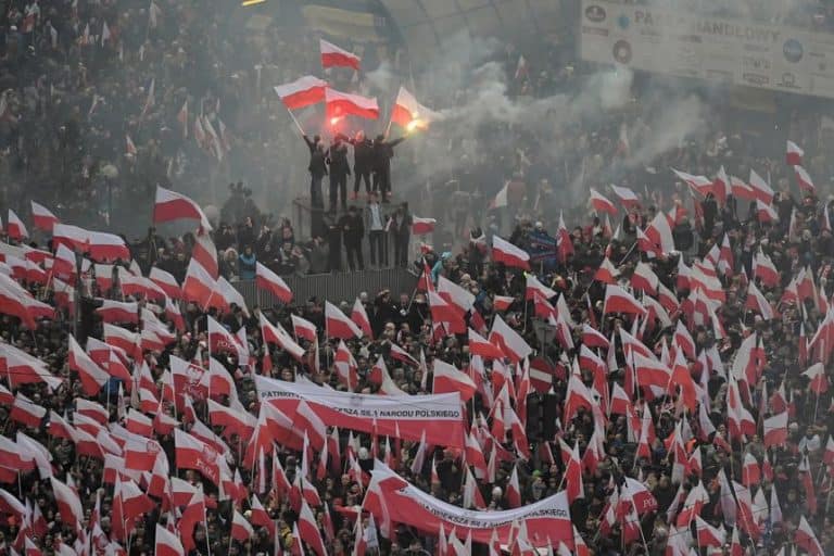 Funkcjonariusze ABW nachodzą narodowców w związku z zbliżającym się Marszem Niepodległości