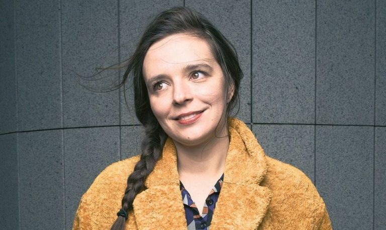 Klaudia Jachira „rozważa” czy nie podjąć walki z krzyżem w Sejmie