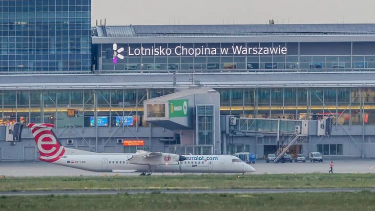 Na Okęciu Straż Graniczna zatrzymała obywatela Kazachstanu poszukiwanego przez Interpol