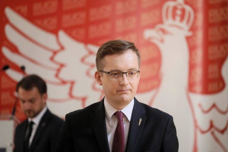 Poseł Robert Winnicki chciał interweniować w warszawskim ratuszu w związku wypowiedzią Ewy Gawor lecz nie został wpuszczony