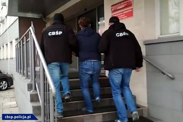CBŚP i KAS rozbiły gang zajmujący się nielegalnym hazardem