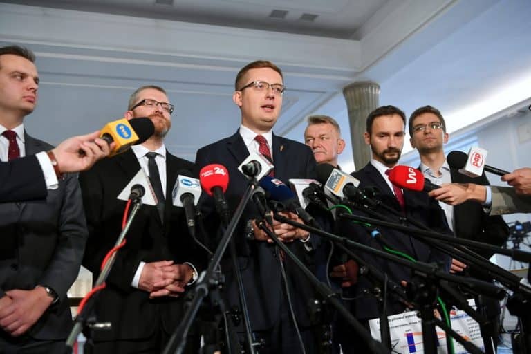 Konfederacja wejdzie do rządu w miejsce ludzi Gowina?