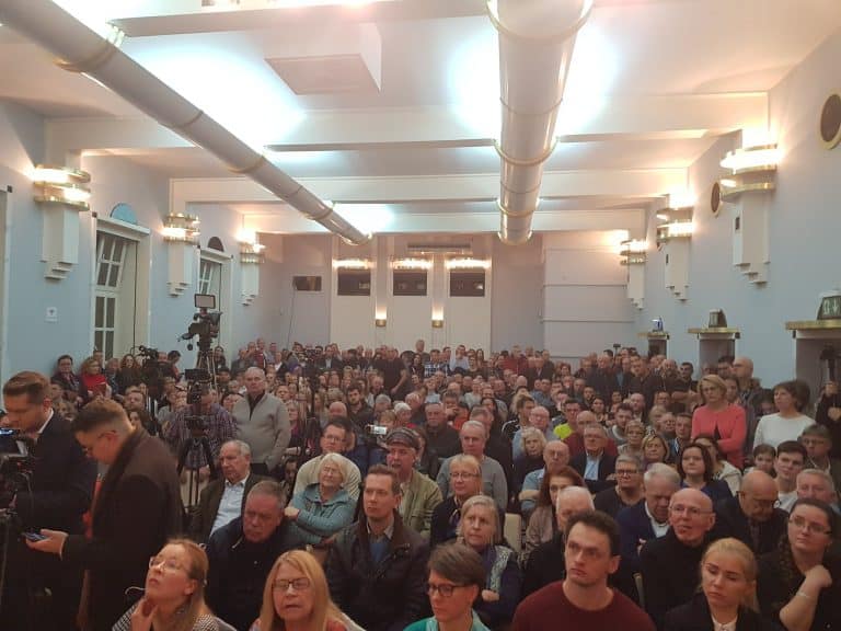 Tłumy na promocji książki „Powrót do Jedwabnego”