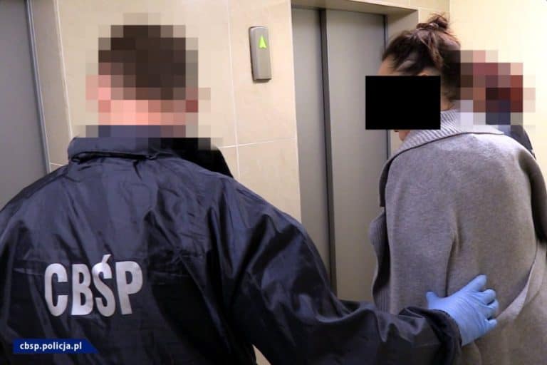 Werbowali Polki i Ukrainki, które następnie były wysyłane do Francji na tzw. „tournee”
